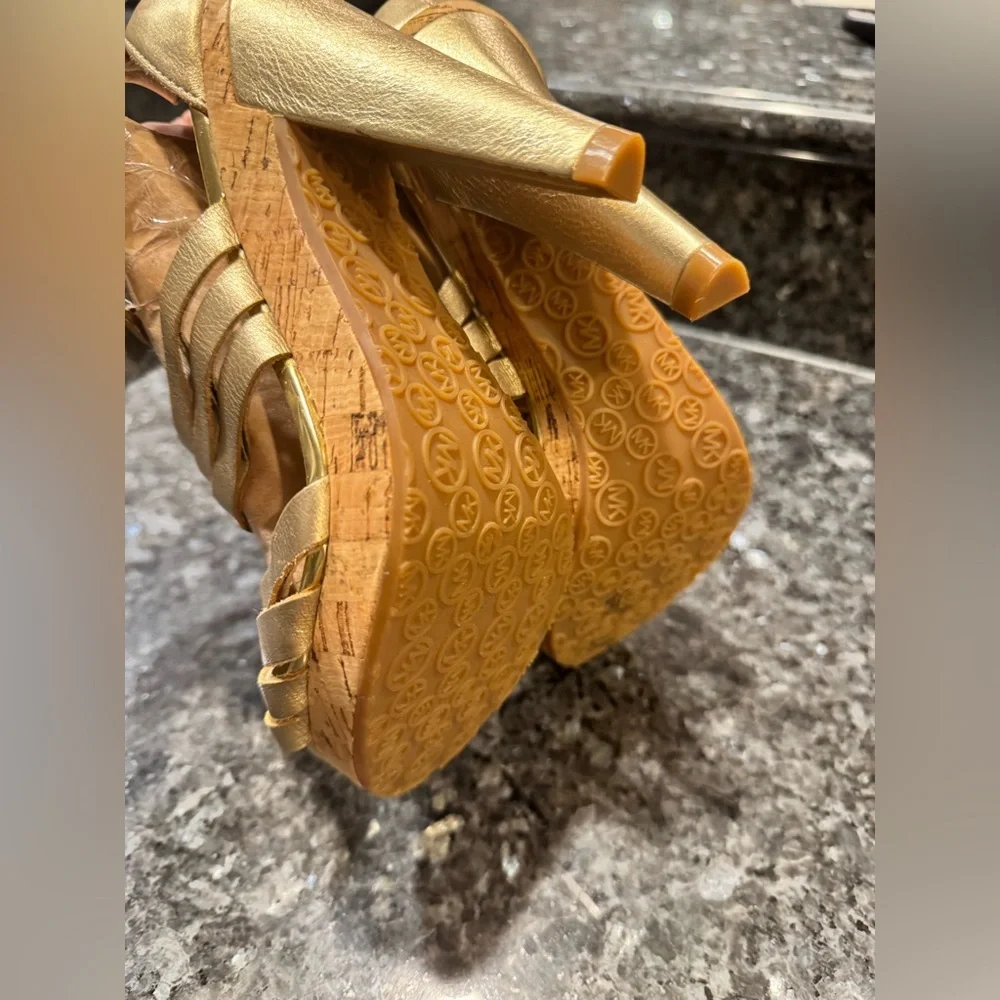 Women's MICHAEL KORS Gold Strappy 4.5